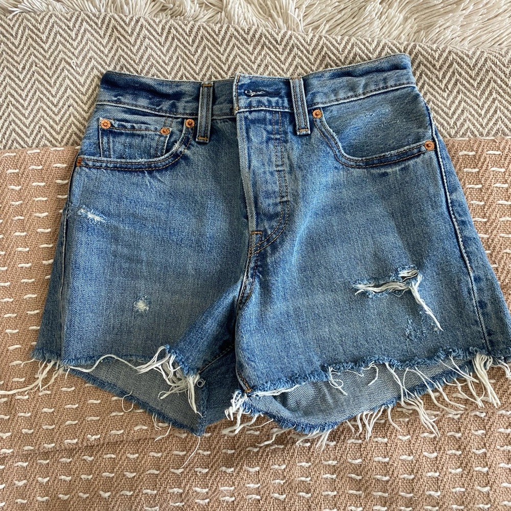 Levis Wedgie Denim shorts size 24